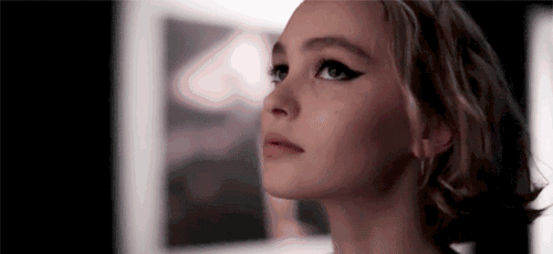 招蜂引蝶星座女,逃不出的石榴裙