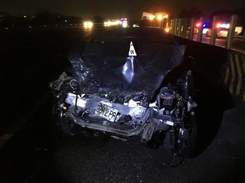 台湾司机疑因凌晨瞌睡致车祸 8车相撞3人轻伤(图)