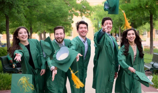 视频：高学历高颜值！五胞胎兄妹同时大学毕业