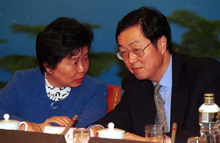 2000年,周小川与吴晓灵在“中国发展高层论坛”上。