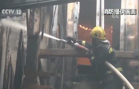 视频：哈尔滨一酒店发生火灾 消防救援人员回顾扑救