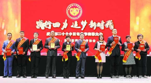bbin宝盈平台系统全面更新 身份暴露了?印度6岁男孩长尾巴被视为猴神