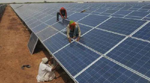 ▲资料图片：印度泰米尔纳德邦的一处太阳能发电厂