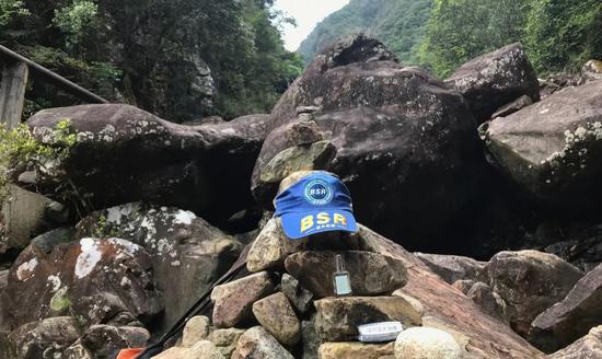 争议声中的民间救援:蓝天救援队两队员命陨白马山