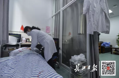 中南医院放射科办公室,张笑春医生从1月14日便睡在了办公室。
