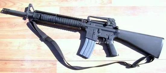 ▲美军黑帮经常盗卖的轻武器：m16突击步枪。