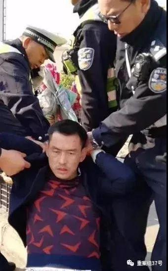 ▲黄德军被警方抓获。     图片来源/云南网