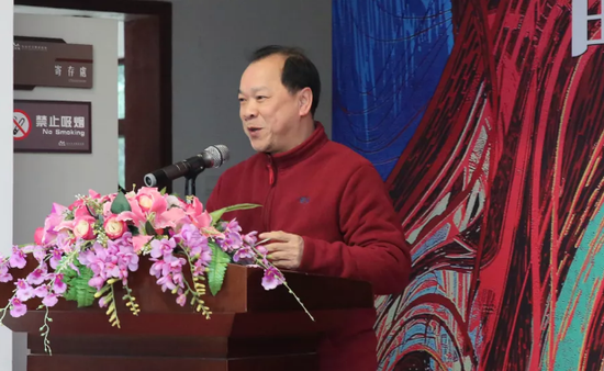 桂林美术界代表,广西师范大学原副校长、教授、原桂林市美协主席白晓军先生致辞