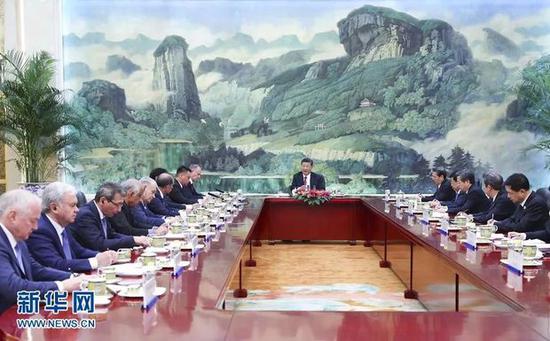 2018年5月22日，国家主席习近平在北京人民大会堂集体会见来华出席上海合作组织成员国安全会议秘书第十三次会议的外方代表团团长。