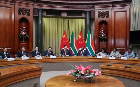 7月24日，国家主席习近平在比勒陀利亚同南非总统拉马福萨举行会谈。新华社记者谢环驰摄