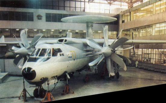 资料图片：雅克-44舰载预警机全尺寸模型。（图片来源于网络）