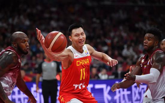 中国男篮输球后 王仕鹏这样点评队中年轻球员