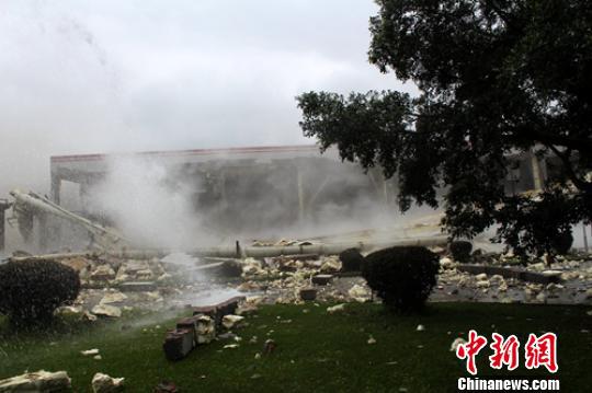 高金食品公司疑似爆炸事故现场。　刘忠俊　摄