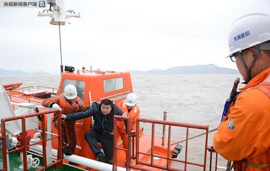 大浦江倾覆货船救助。