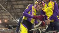 心不老人不老！法国106岁自行车手重返赛场比拼