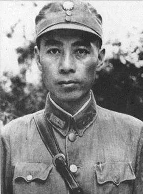 任国民政府军委会政治部副部长的周恩来