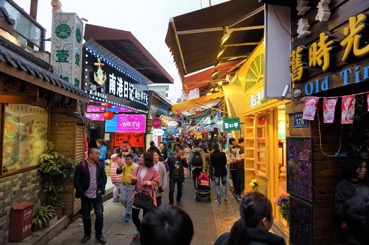 增厝安有很多家庭旅馆，青年客栈，富有情调的咖啡厅，餐吧，就像个迷宫。