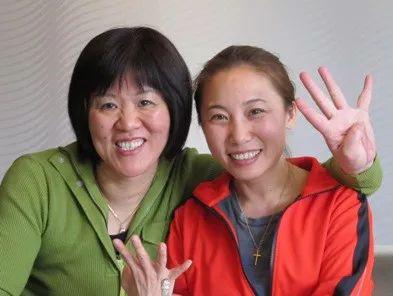 温哥华冬奥会后，郎平为好友庆功 图自：郎平博客