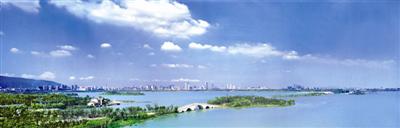 养猪场每天产生的大量废水直接流入河道,最终汇入太湖。