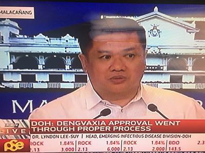 电视截图：菲律宾卫生部发言人在总统府记者会上发言