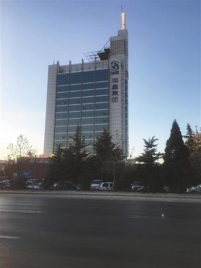 建龙办公楼,原有的海鑫大厦未更名。新京报记者 彭彬 摄