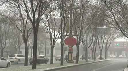 陕西雨雪天气影响多地交通 多条高速路面结冰