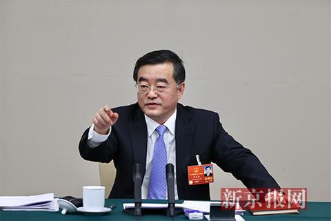 今日(3月8日)上午,在黑龙江团开放日上,黑龙江省委书记张庆伟讲话。新京报记者 薛珺摄