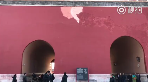 故宫午门部分墙皮被风吹脱落(附视频)|故宫午门