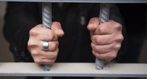 中国新闻网:美监狱1名囚犯企图越狱 藏在天花板上被发现