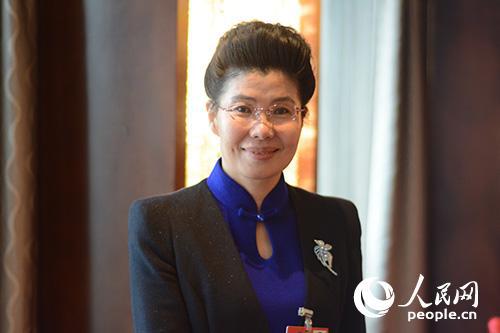 马秀珍委员接受人民网记者采访。人民网记者 王震摄