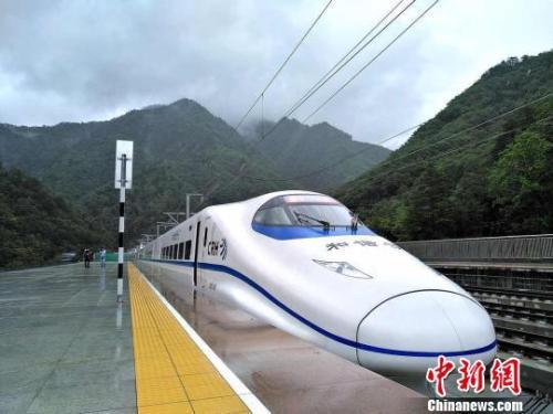 资料图:西成高铁陕西段。 西铁局供图