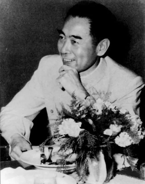 1955年4月,周恩来在万隆会议上。 图片来源:新华图片
