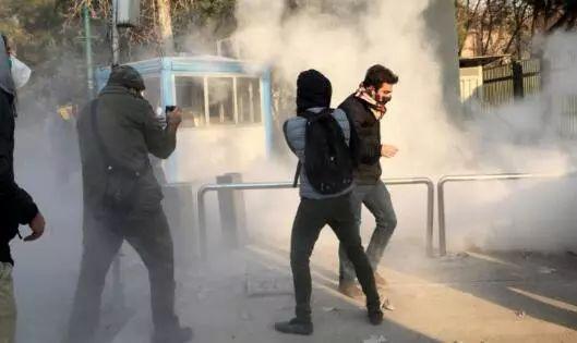 2017年12月30日，德黑兰市民众抗议现场