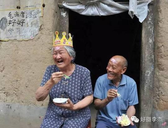 王玉兰和老伴李明堂。 李杰 图