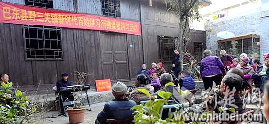 �Ͷ��ؾٰ조��ʱ����ϰ����� ͨѶԱ��ͼ