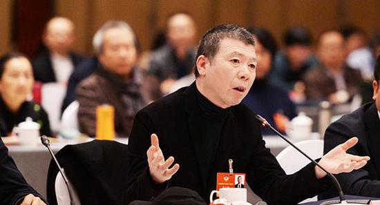 2018年3月6日下午,北京,全国政协十三届一次会议文艺界别举行小组会议, 冯小刚委员发言。视觉中国 图