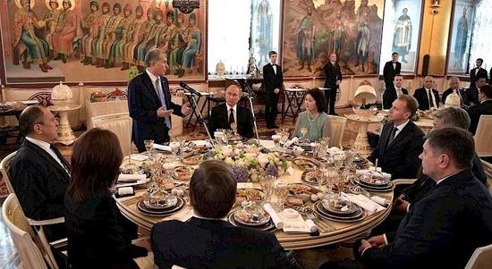 ▲资料图片：2017年6月，普京在克里姆林宫宴请吉尔吉斯斯坦总统。