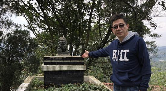 基座上如今安置了一个石狮子。(图片来源:台湾《联合报》)