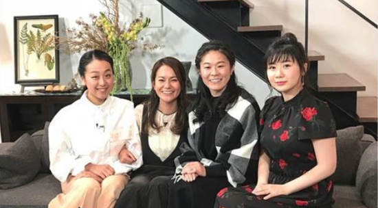 日本体坛“四大女神”(左起)浅田真央、宫里蓝、泽穗希与福原爱合照。(图片来源:中时电子报)