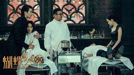 10月的另一部改编作品《蝴蝶公墓》,其同名原著作者蔡骏是中国悬疑小说第一人,可惜他的作品改编的电影都没能引起很大的反响。