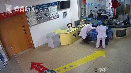八旬老太出院前向医生鞠躬：我觉得他对我很负责