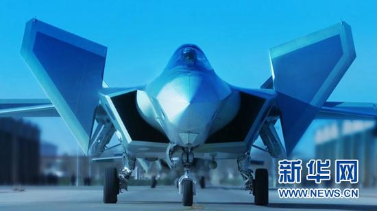 新一代隐身战役机歼-20滑出(材料照片)。新华社发