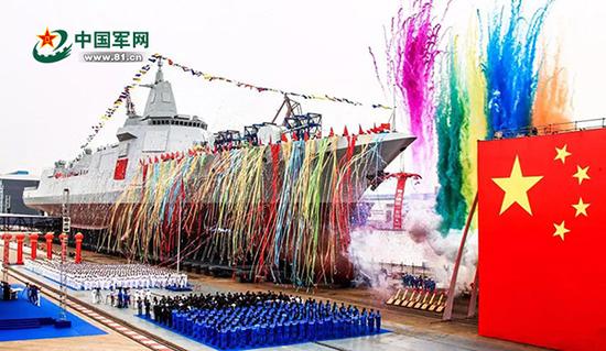 2017年6月28日,我国新型万吨级驱逐舰首舰下水。资料图
