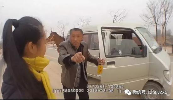 男子边驾车边喝酒还“遛马” 涉嫌醉驾被刑拘[图]