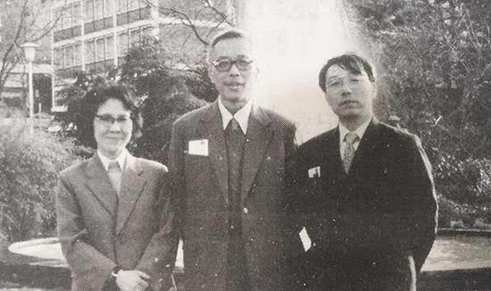 管德(中)在西德航空航天研究院