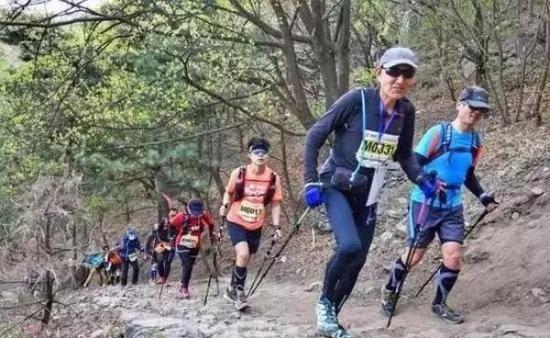 72岁传奇跑者张学利去世 古稀之年完成200里越野
