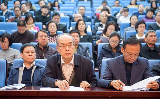 落实普法责任制部际联席会议成员单位领导干部旁听庭审。 司法部供图