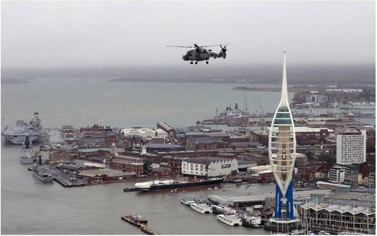 大量军舰目前停靠在朴茨茅斯