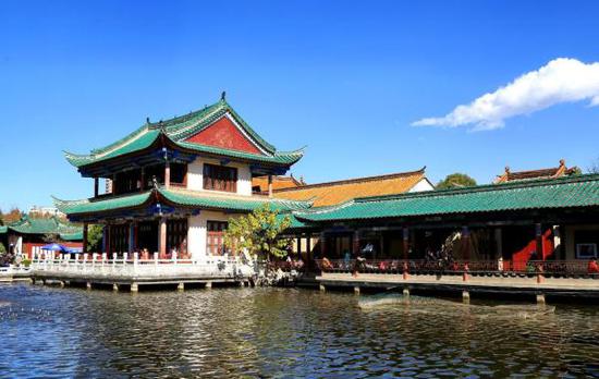 图为翠湖公园,冬日的昆明温暖舒适,游人如织。东方IC 图
