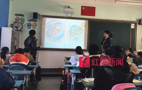 王悦微在上课 图片来源:红星新闻